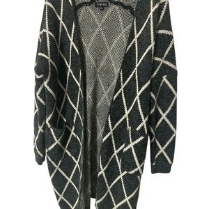 Black and White Cardigan sweater  w pockets